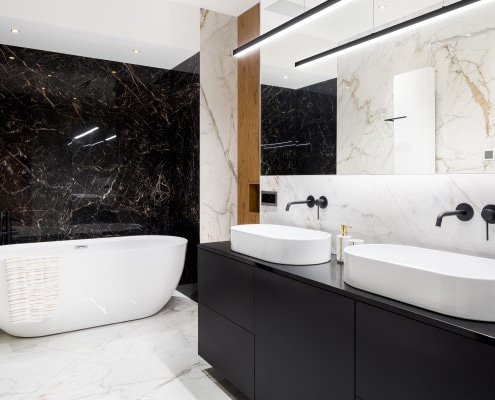 Conseils d'aménagement de salle de bain avec marbre noir